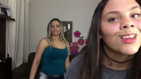 Garoto pega a mãe e a tia trepando no banheiro e mete rola na tia!